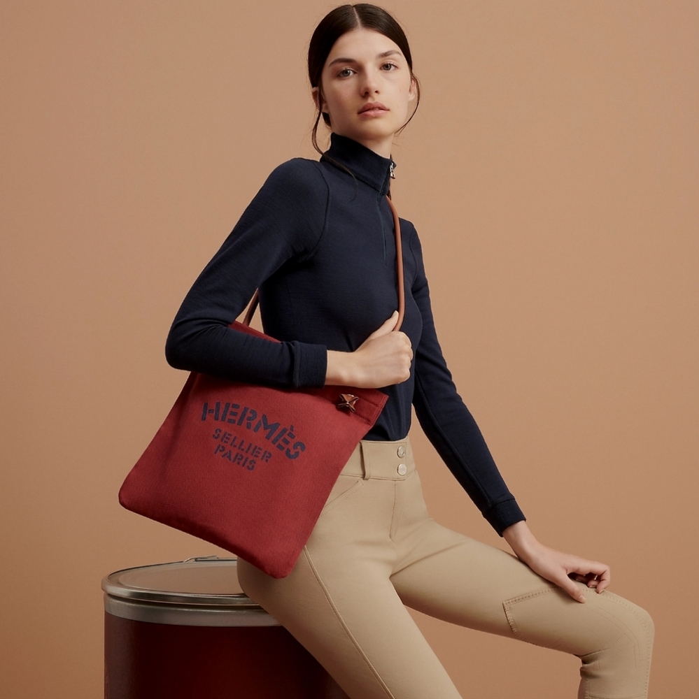 HERMES Aline Grooming Bag